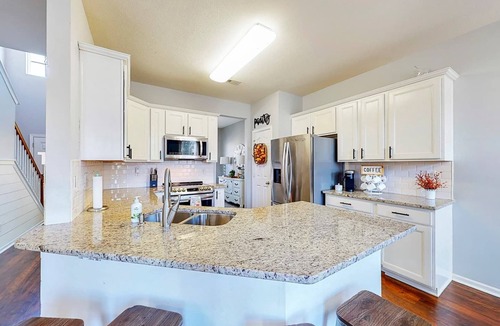 Indian Trail House | Large Beautifully decorated Cozy Family Home - Pet Friendly - Near Charlotte