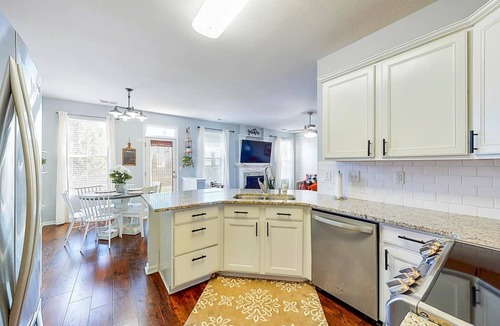 Indian Trail House | Large Beautifully decorated Cozy Family Home - Pet Friendly - Near Charlotte