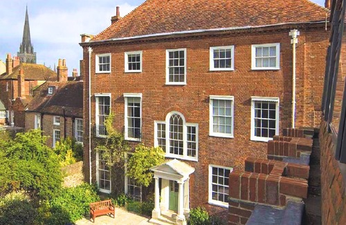 Chichester House | Large celebration Town House in Chichester City Centre. Great for groups/families!