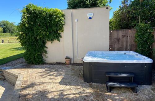 Horton House | Large Country House with Hot Tub, Pool Table, and Log Burner