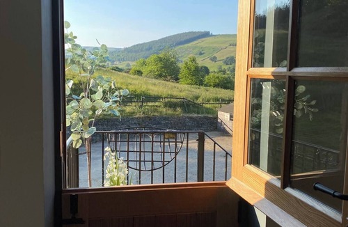 Lofthouse Apartment | Large, cozy detached 1st floor flat with far reaching views, ideally located for exploring Yorkshire