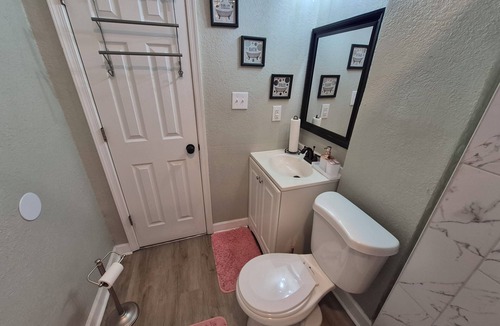 Newport News House | Large cozy private room
