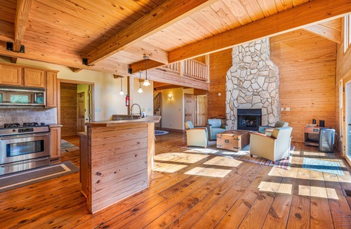 Huntersville Other | Large Farm House sleeps 10+ and 15 Minutes from Charlotte City Center