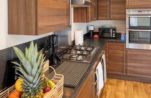 Gloucester House | Large Gloucester House in the City Centre with Free Parking!