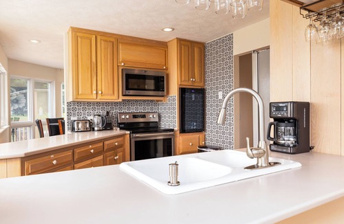 Dan River House | Large Groups Welcome/Sleep 16/Hot Tub/Theater/Summer special