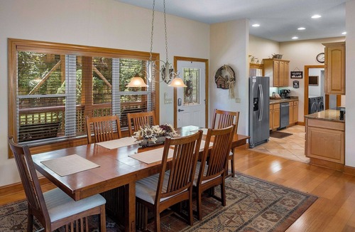 Whittier Condo | Large & Luxurious Condo in Smoky Mountain Country Club with Washer & Dryer!
