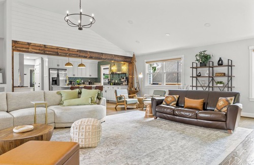 Trailwood House | Large Luxury Oasis - Minutes from Airport, Downtown, Opry, Lake - 8 beds, 3 Bath