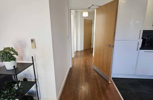Bristol Floating Harbour Apartment | Large, modern 2 bed apartment with parking,walking distance to the city center