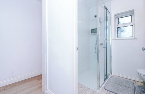 Bolton House | Large Modern 5-Bed House
