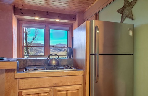 Swannanoa Apartment | Large Mountain Views Hiking 25Mins to DT A-Ville Nature Emersion Deck