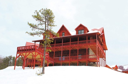 Dobson Cabin | Large Mountaintop Cabin sleeps 16! Blue Ridge Mountain Views & Wraparound Deck