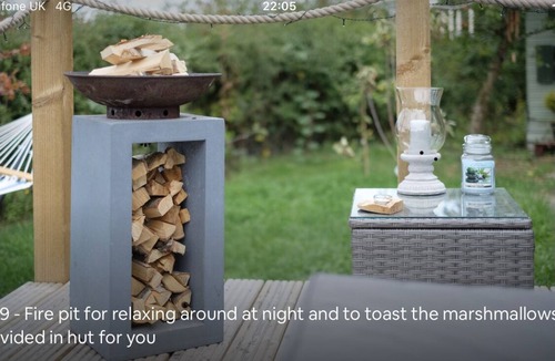 Sway Cabin | Large New Forest Shepherds Hut and Scandinavian Hot Tub with hydro massager