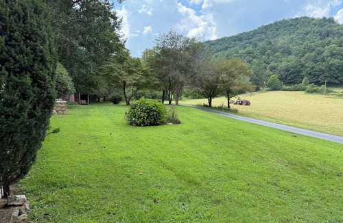 Robbinsville House | Large private home on wooded acreage