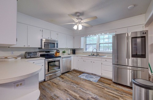 Myrtle Grove House | Large Ranch house in Wilmington