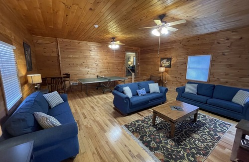 Robbinsville House | Large Recently Renovated Home on the Amazing Cheoah River: 8 miles to the Dragon