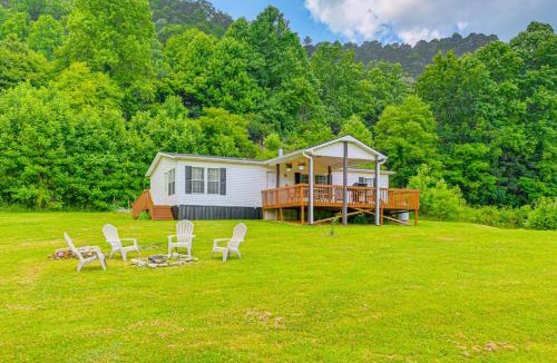 Hot Springs House | Large Yard and Fire Pit Hot Springs Home
