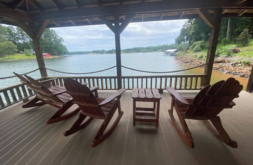 Taylorsville House | Lark's Nest on Lake Hickory w/Dock & Tesla Charger