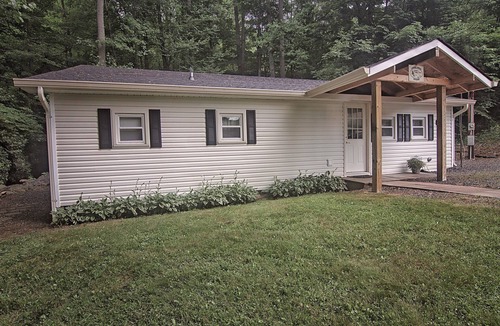 Bakersville Cottage | Laurel Creek Cottage -Creekside/Near Roan Mountain (rate includes cleaning fee)