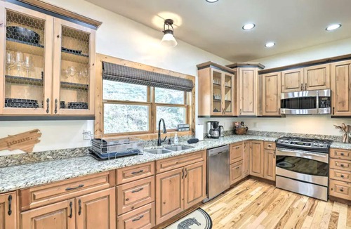 Mars Hill House | Laurel Creek Lodge-Hot Tub & Creek Access-25 Miles to Asheville