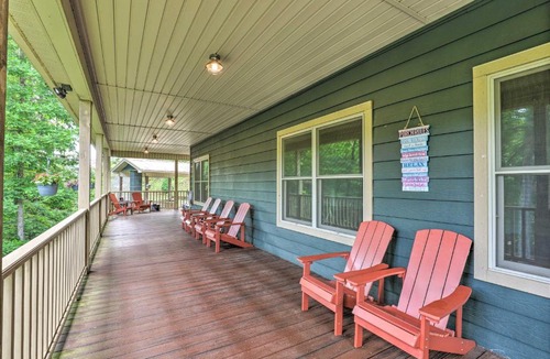 Mars Hill House | Laurel Creek Lodge with Hot Tub and Creek Access!