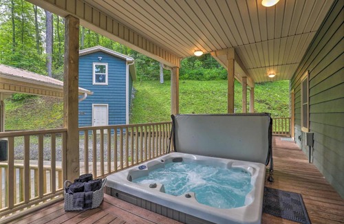 Mars Hill House | Laurel Creek Lodge with Hot Tub and Creek Access!
