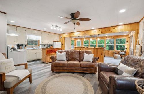 Newland House | Laurel Thicket Cottage w Fire Pit