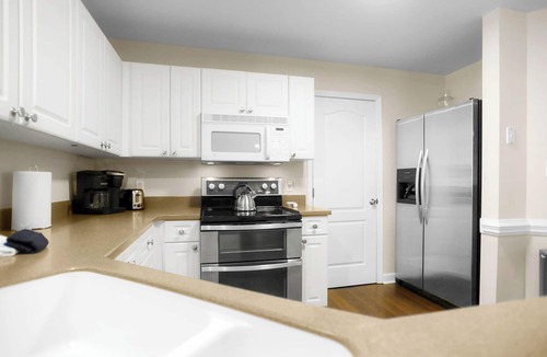 Cornelius Condo | Lavish Lake Lounge by SoCharm | 3rd Fl Waterfront Condo - 3Bed/2Bath Cornelius