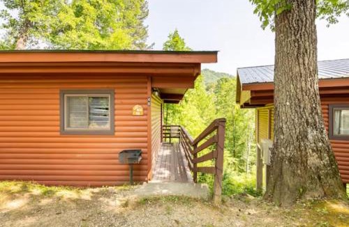 Bryson City House | Lazy Bear Cabin near Nantahala Outdoor Center and Bryson City