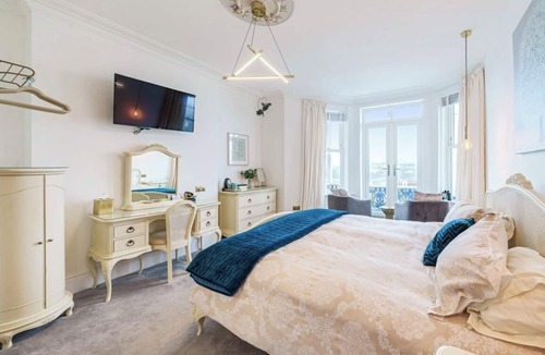 Newquay City Centre Hotel | Lazy Waves