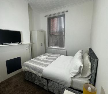 Middlesbrough Hotel | Le Crescent Rooms, Room Stays