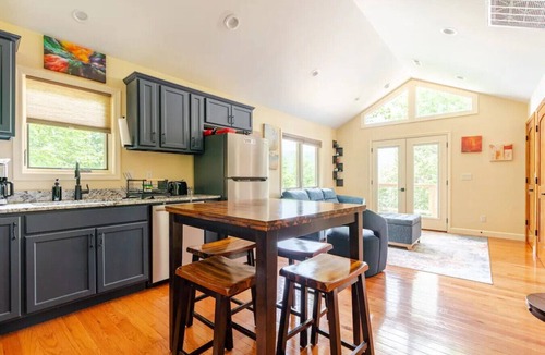 Marshall Cabin | Leaf Change Special The Aerie Treehouse Near Asheville - Pet Friendly