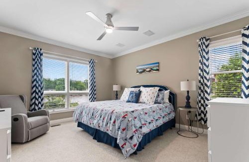 Southmont House | Leeloo's on the Lake - Sleeps 12