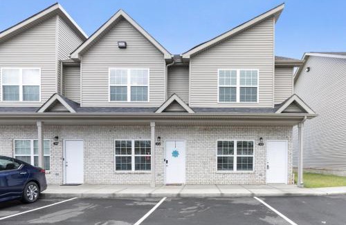 Clarksville House | Legacy Executive Retreat Modern 2BR Townhome Near Ft Campbell