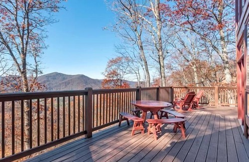 Waynesville House | Leins Lodge Luxury Home with Stunning Mountain Views
