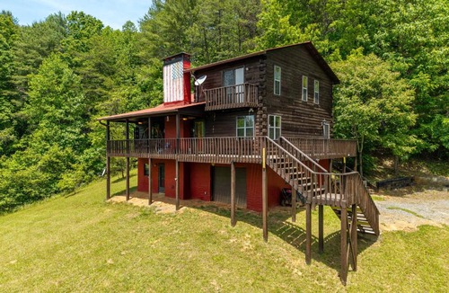 Unaka House | LeVasseur Cabin Simple Escape