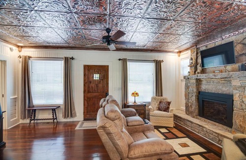 Lewisburg House | Lewisburg Home w/City Park Views: Near Downtown!