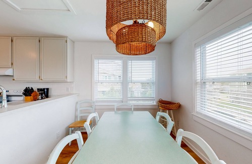 Brigands' Bay House | Light-filled canal front home w/deck, washer/dryer, private hot tub, central A/C