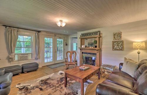 West Jefferson House | Lil Red Hen Cottage in the Boone Area with Hot Tub