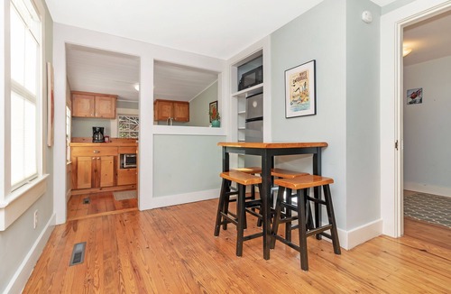 Brevard Cottage | Lingerlong Cottage on Downtown Brevard's Most beautiful property!
