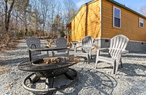 Newland Cabin | Linville Gorge 2 Bd 1 Bth Mountain Getaway!