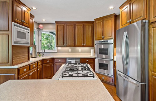 Frank House | Linville Mountain Sanctuary: Light-Filled Home With Epic Views; Disc golf course