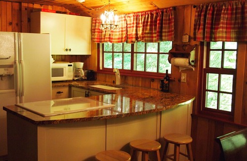 Fairview Cabin | Lissie Wright’s Cabin, Est 1895. Scenic Creek, 7.5 Acres, 15 min to Downtwn AVL