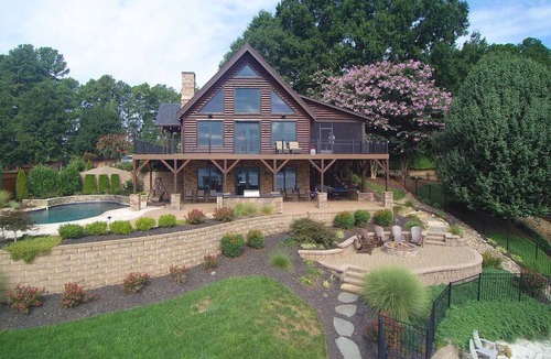 Lake Norman of Catawba Cabin | Little Bear Lodge at Lake Norman!
