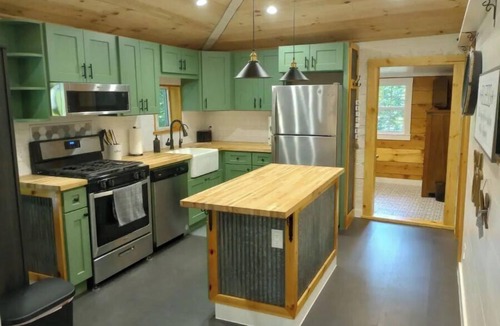 Morganton Cabin | Little Cabin in the Woods