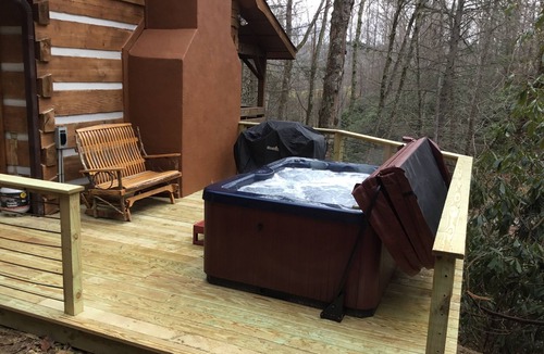 Sugar Grove Cabin | Little Cabin Near The River