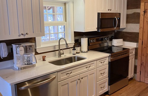 Fleetwood Cabin | Little Creek Cabin, 2 bedrooms, 1.5 Baths (Sleeps 4)