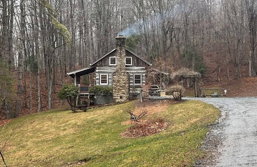 Fleetwood Cabin | Little Creek Cabin, 2 bedrooms, 1.5 Baths (Sleeps 4)