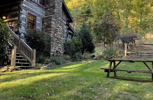 Fleetwood Cabin | Little Creek Cabin, 2 bedrooms, 1.5 Baths (Sleeps 4)