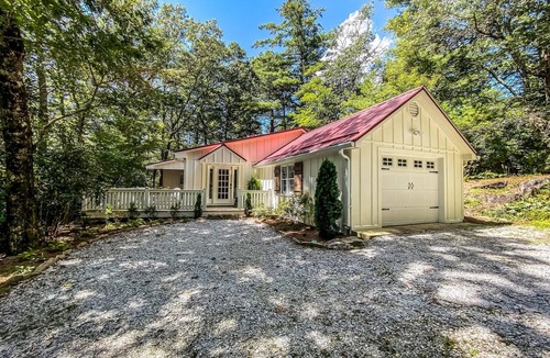 Lake Sequoyah House | Little House In The Woods | Stunning Kitchen With Designer Touches