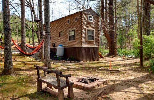 Robbinsville Cabin | Little house on the Prairie on US 129 the DRAGON 🐲 4 hammocks,firepit-grill :)